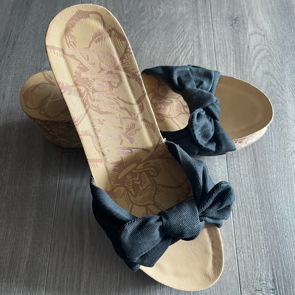 Blowfish Malibu Wedges✨